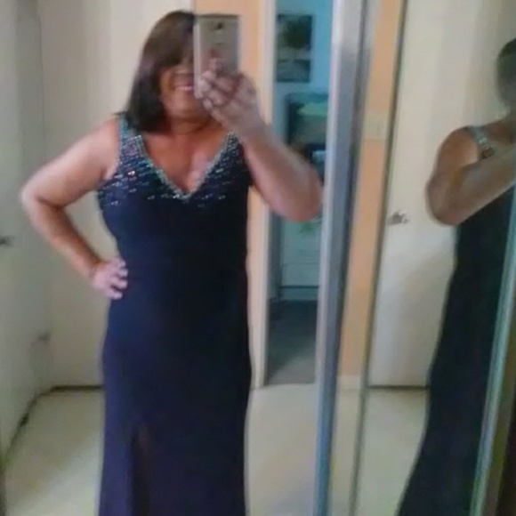 Black ballroom gown with sequins - Picture 2 of 8